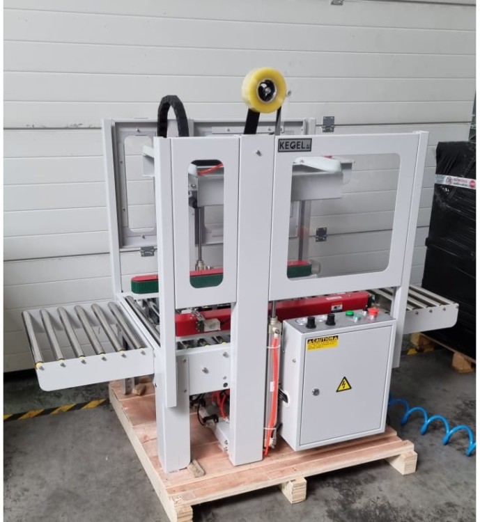 ZAKLEJARKA DO KARTONÓW AS823A