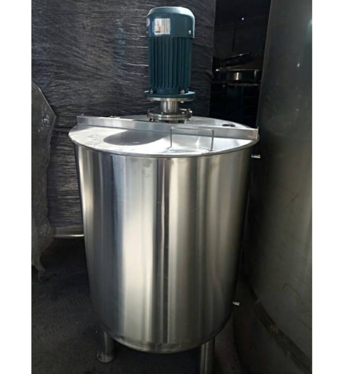 ZBIORNIK Z MIESZALNIKIEM 500L