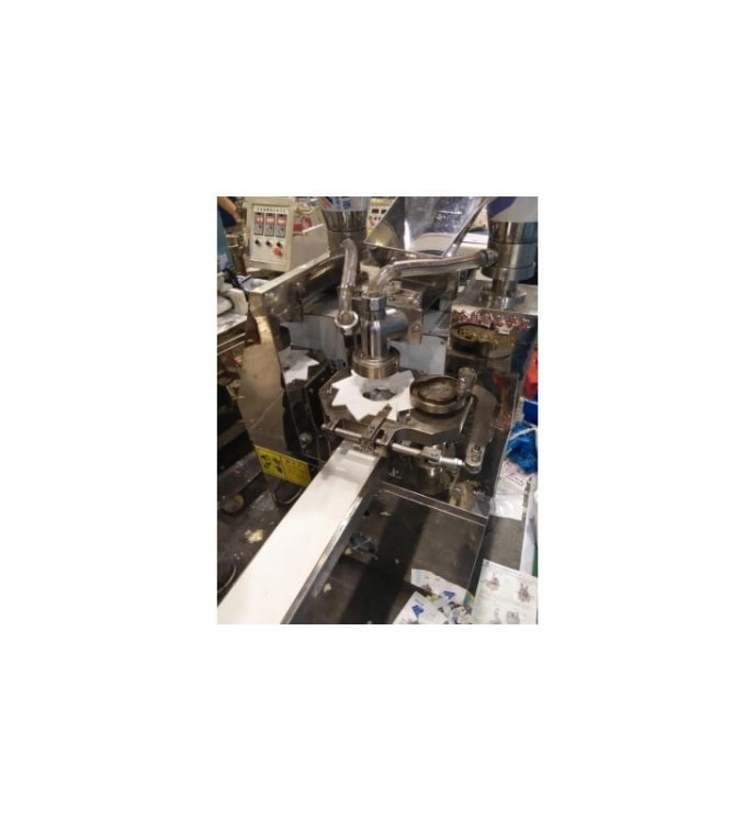 MASZYNA DO PRODUKCJI PIEROŻKÓW KIBBEH GG160A