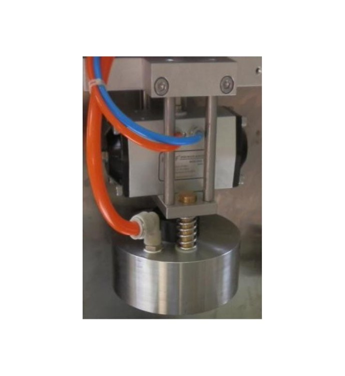 ZAKRĘCARKA DO SŁOIKÓW Z ODSYSANIEM BZX 65 4-GŁOWICOWA