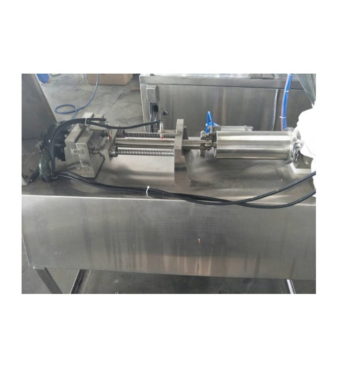 MASZYNA NALEWAJĄCA W WORKI GD8 200B