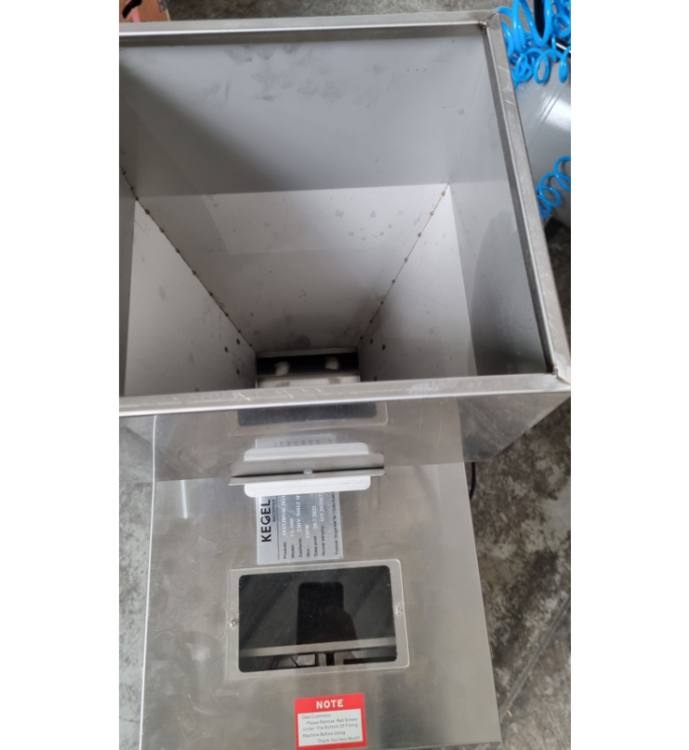 AUTOMATYCZNY DOZOWNIK DO GRANULATU F-1000