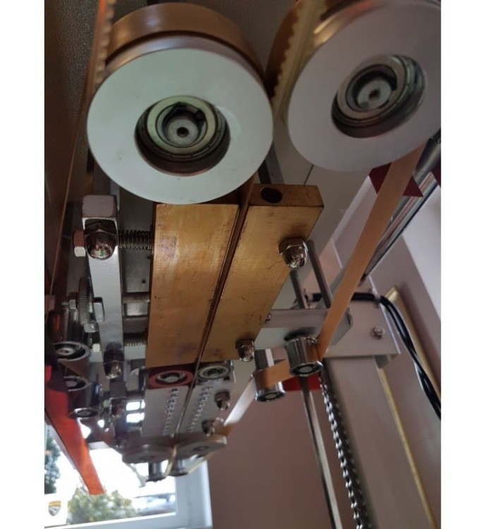 ZGRZEWARKA DO FOLII Z TAŚMOCIĄGIEM QLF-1680