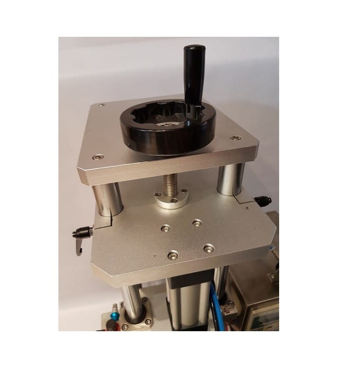 ZAKRĘCARKA DO SŁOIKÓW  Z ODSYSANIEM SFZK-2