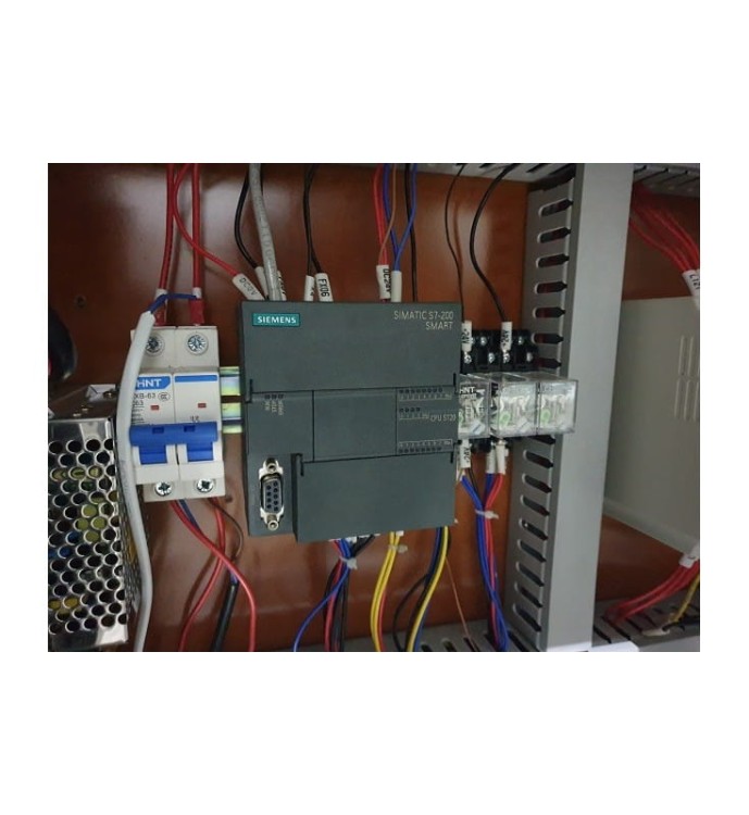 ETYKIECIARKA OKLEJAJĄCA DOOKOŁA OKRĄGŁE BUTELKI MT-550