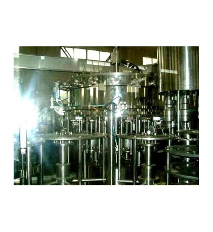 LINIA PRODUKUJĄCA I ROZLEWAJĄCA NAPOJE GAZOWANE