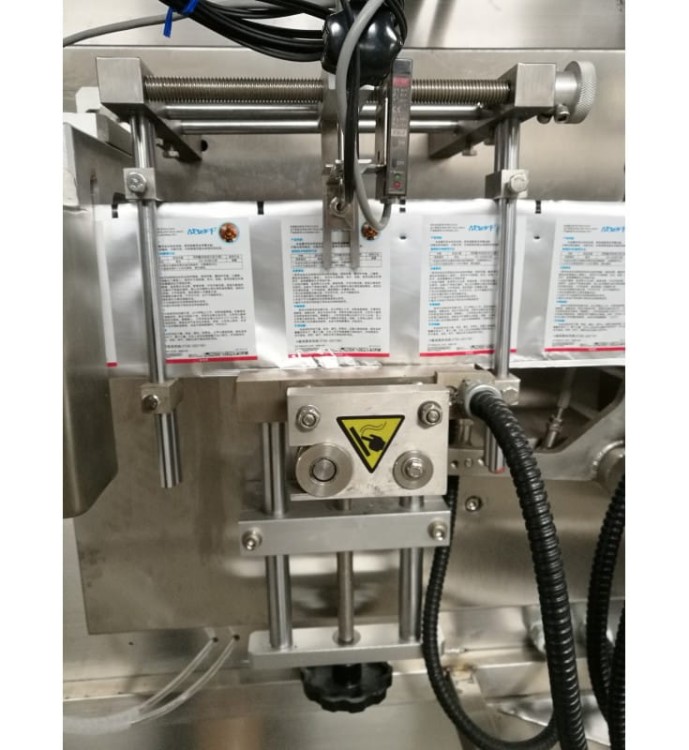 POZIOMA MASZYNA PAKUJĄCA DO PROSZKU UN-110