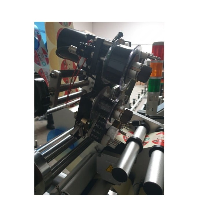 ETYKIECIARKA OKLEJAJĄCA DOOKOŁA OKRĄGŁE BUTELKI MT-550