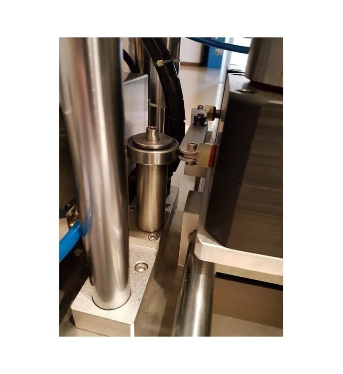 ZAKRĘCARKA DO SŁOIKÓW  Z ODSYSANIEM SFZK-2