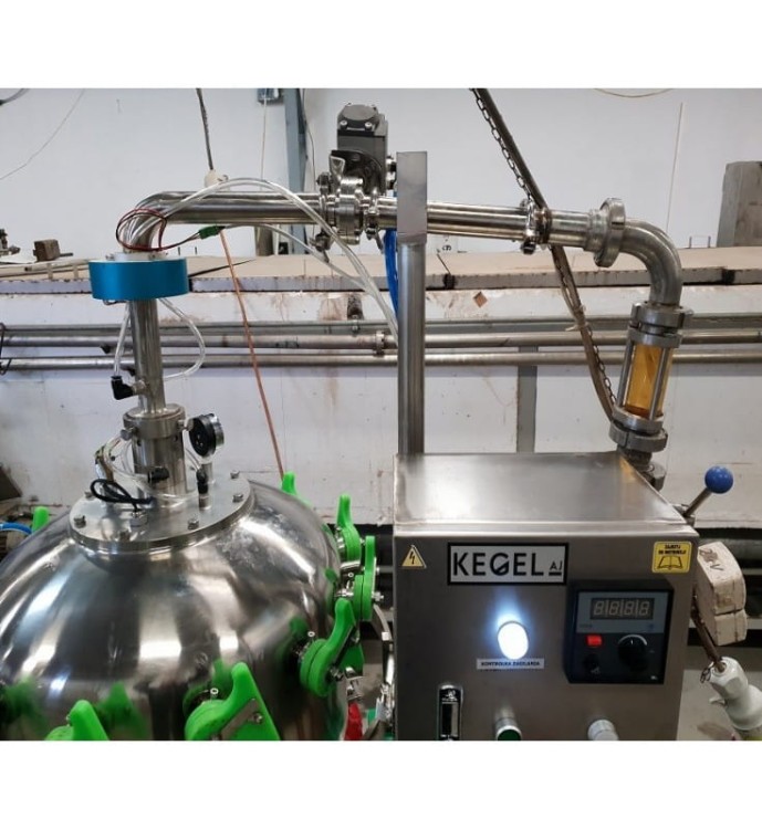 LINIA ROZLEWNICZA DO NAPOJÓW GAZOWANYCH W PUSZKACH Z ETYKIECIARKĄ