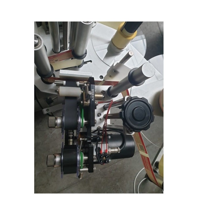 ETYKIECIARKA OKLEJAJĄCA DOOKOŁA OKRĄGŁE BUTELKI MT-550