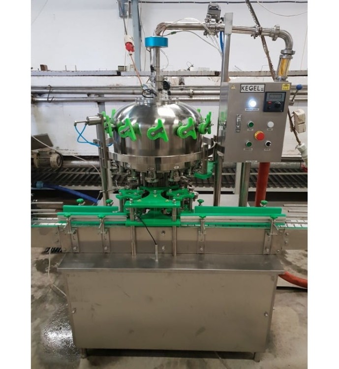 LINIA ROZLEWNICZA DO NAPOJÓW GAZOWANYCH W PUSZKACH Z ETYKIECIARKĄ