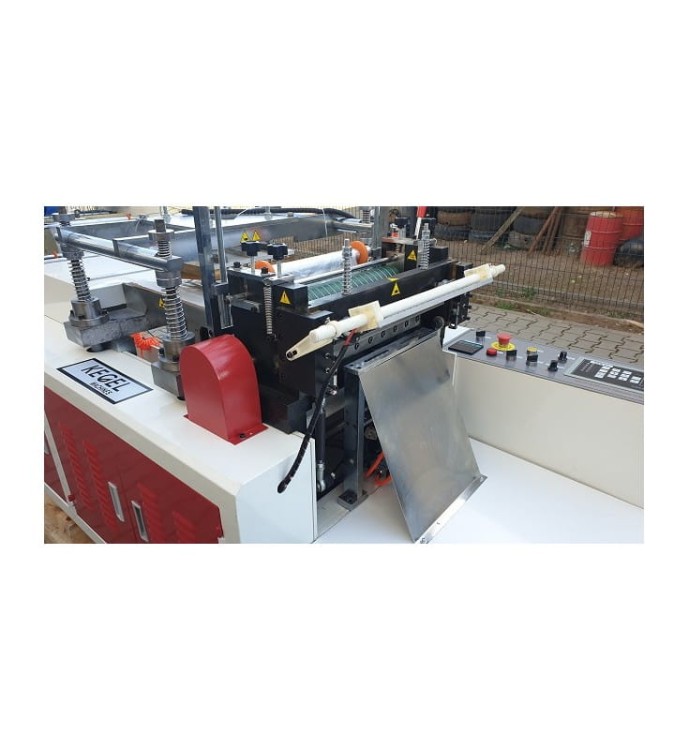 MASZYNA DO PRODUKCJI RĘKAWICZEK FOLIOWYCH