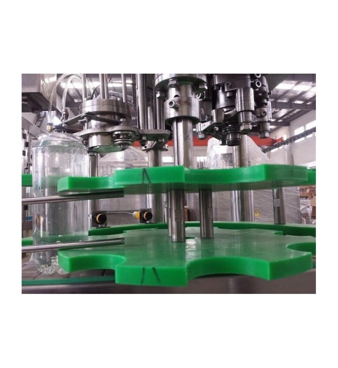 LINIA ROZLEWNICZA DO NAPOJÓW GAZOWANYCH W PUSZKACH Z ETYKIECIARKĄ