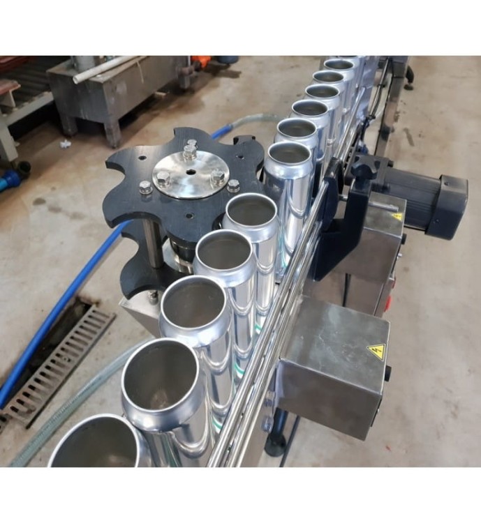 LINIA ROZLEWNICZA DO NAPOJÓW GAZOWANYCH W PUSZKACH Z ETYKIECIARKĄ