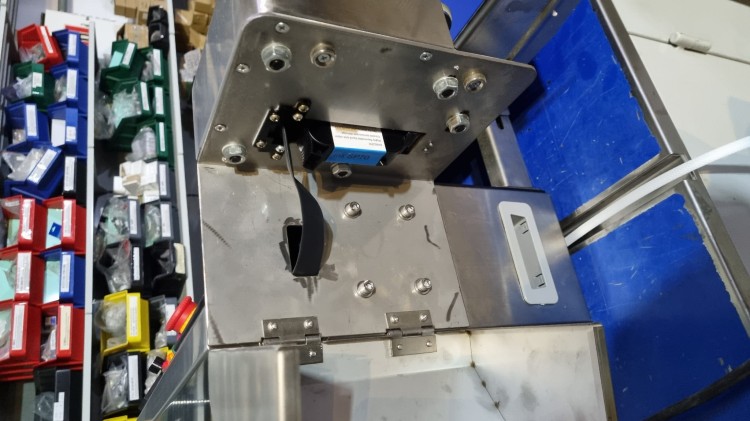 ZGRZEWARKA DO FOLII Z TAŚMOCIĄGIEM I DATOWNIKIEM FPM150W/S